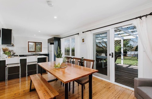 Central Mudgee Cottage | White Lavender Cottage A Mudgee Garden Escape