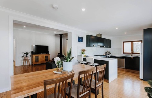 Central Mudgee Cottage | White Lavender Cottage A Mudgee Garden Escape