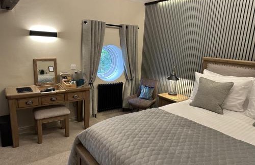 Wadsworth Hotel | White Lion