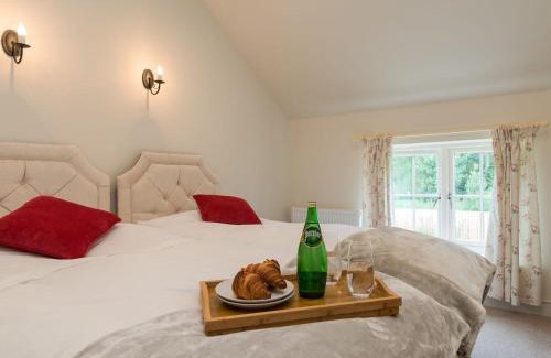 Carlton Miniott House | White Lodge Cottage