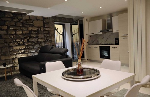 Viterbo House | White loft & spa, finished and elegant environment with private entrance