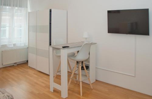 Josefstadt Apartment | White Lotus Apartment