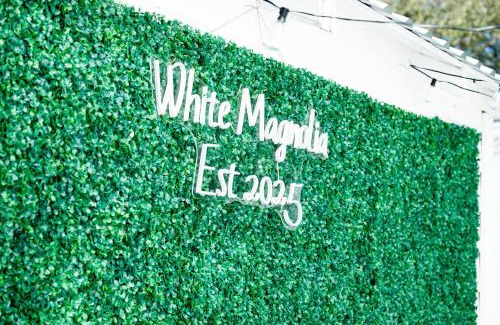 San Jacinto House | White Magnolia Galveston - Walk to Beach, Strand, Cruise, Pleasure Pier