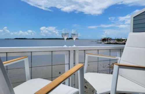 Cedar Key Apartment | White Pelican A-1 Sunset views