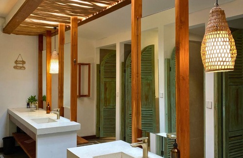 Petitenget Hostel | White Penny Hostel