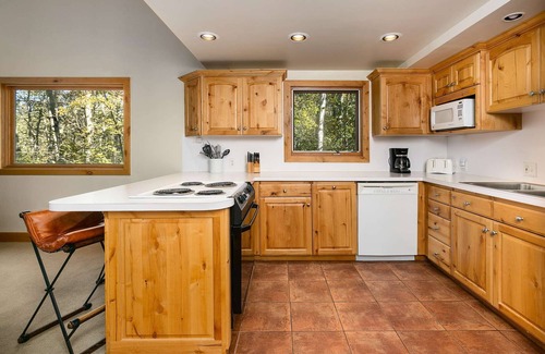 North Park City Condo | White Pines Crescent Ridge 3-Bedroom Condo - Walk to Slopes!