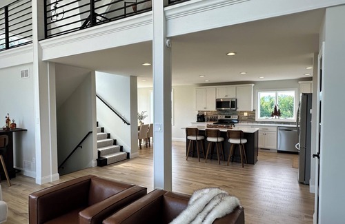 Warsaw Cabin | White Pines Lodge-360° views, spacious, serene, spa-like master en suite