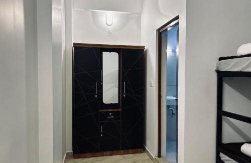 Kumily Cabin | White Portico