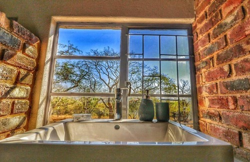 Nelspruit Cabin | White rock self-catering guest suites. Unit 1
