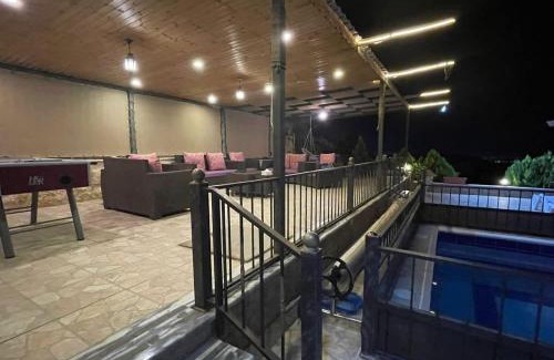 Jordan Ski Chalet | White Rose Farm