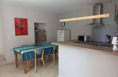 Mougins House | White roses CANNES MOUGINS