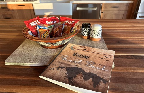 White Salmon Ski Chalet | White Salmon Chalet. Close to everything in the Gorge in serene view setting