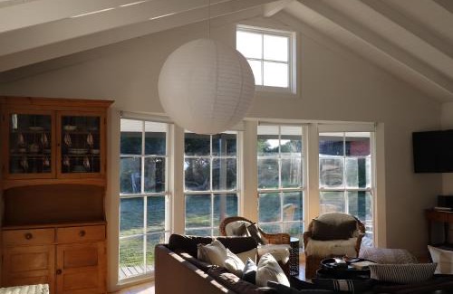 Falmouth House | White Shell Cottage - Woodfire & Beachfront