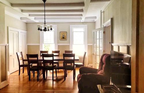 Downtown Niagara Falls House | WHITE SWAN House