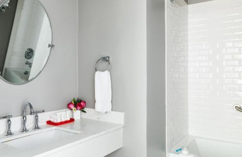 Lower Nob Hill Hotel | White Swan Inn