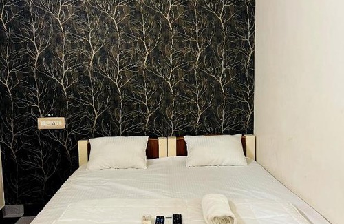 Kalapettai House | White Town Residency (Near Rock Beach)
