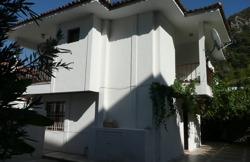 Icmeler City Center Villa | White Villa