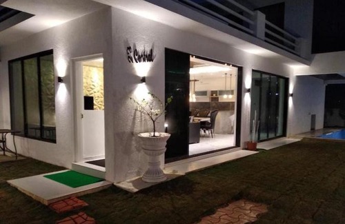 Malavli Villa | White woods