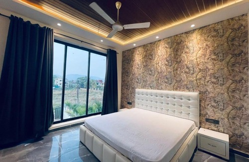 Malavli Villa | White woods