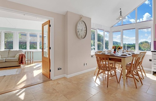 Painswick Cottage | Whitehall Cottage - sleeps 8 guests in 4 bedrooms