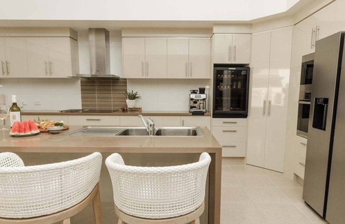 Yaroomba House | Whitehaven ~ 100m to Beach + Private Pool