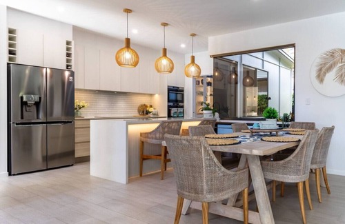 Agnes Water House | Whitehaven - 4 BR w Pool - 2 Mins to Beach