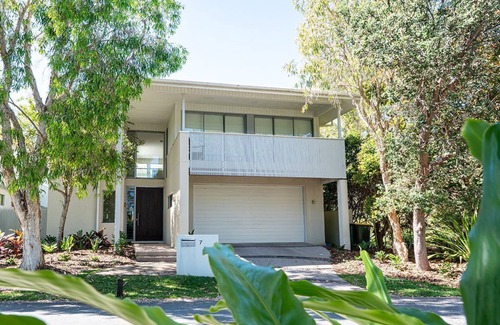 Yaroomba House | Whitehaven Wonder for Family and Pets