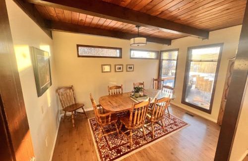 Whitehorse House | Whitehorse Home on the River