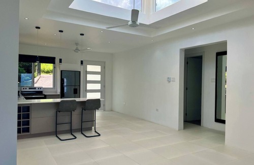 Whitehouse Apartment | Whitehouse 2-Bed Apartment Sea View Balcony