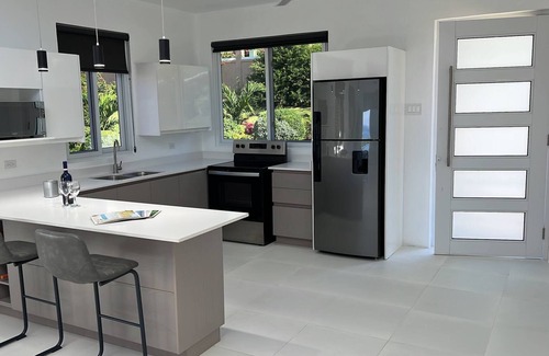Whitehouse Apartment | Whitehouse 2-Bed Apartment Sea View Balcony