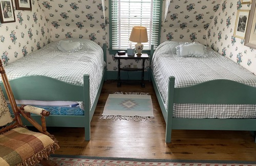 Coon Rapids Bed & Breakfast | Whiterock Conservancy - Toshiama Room in the Historic Garst Farmhouse
