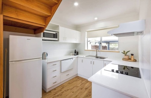 Quindalup Villa | Whitesands BEACH VILLA | walk the white sands of the Bay ​| Margaret River