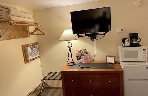 Deadwood Hotel | Whitetail Creek Resort