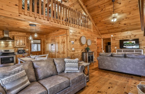 Ellijay Cabin | Whitetail Mountain Lodge - Hot Tub, Dog Friendly, Fire Pit