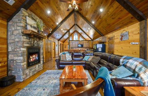 Broken Bow House | Whitetail Retreat Cabin for 13