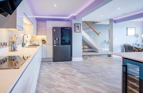 Neyland House | Whitewings - Super Luxurious 3 Bedroom - Neyland