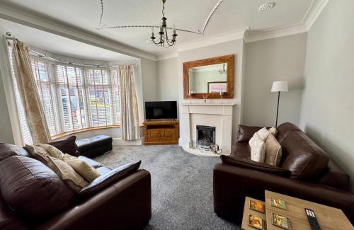 Cullercoats House | Whitley Family Retreat, Fabulous extended home