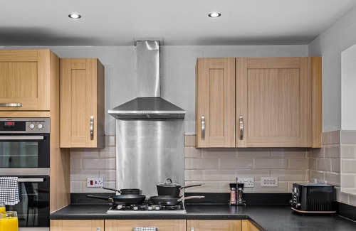 Reading House | Whitley House | 5 Bed 2.5 Baths | Reading
