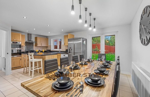 Reading House | Whitley House | 5 Bed 2.5 Baths | Reading