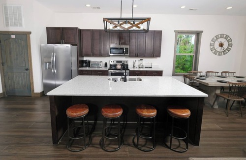 Chalet Village North Cabin | Whitney's Way - Private Pool, Firepit, Modern Interior, Hot Tub, Mountain View