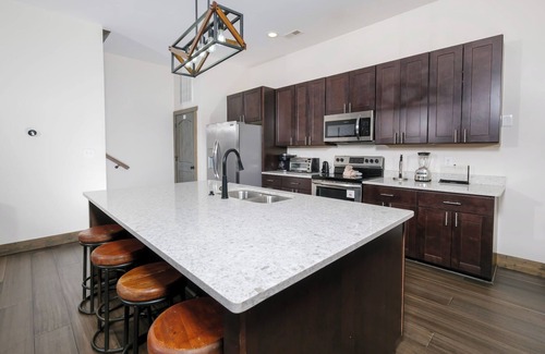 Chalet Village North Cabin | Whitney's Way - Private Pool, Firepit, Modern Interior, Hot Tub, Mountain View