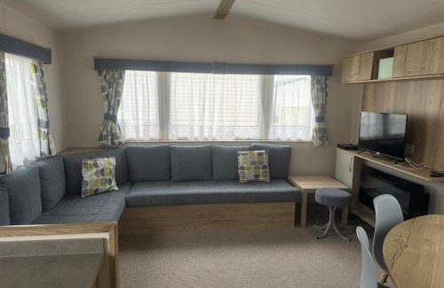 Seasalter House | Whitstable Arizona - 2 Bedroom Sleeps 6