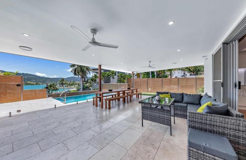 Airlie Beach House | Whitsunday living on Hillcrest