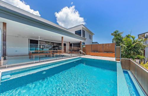 Airlie Beach House | Whitsunday living on Hillcrest