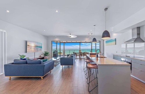 Airlie Beach Apartment | Whitsunday Penthouse 40 Reflections with rooftop!