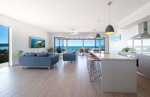 Airlie Beach Apartment | Whitsunday Penthouse 40 Reflections with rooftop!