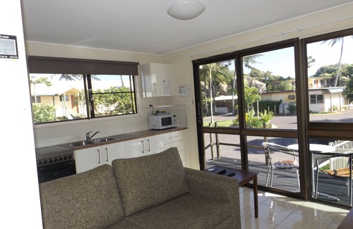Bowen Hotel | Whitsunday Sands Resort