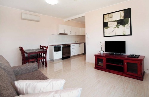 Bowen Hotel | Whitsunday Sands Resort