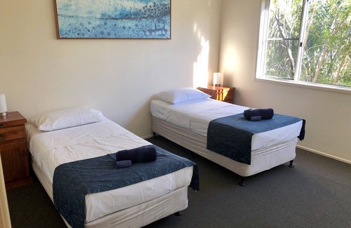Airlie Beach Apartment | Whitsunday Views | Couples or Families | Great location.