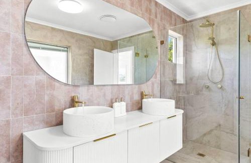 Eimeo House | WhitsunStays - The Cyclades